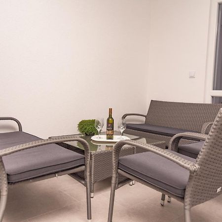 Apartmani Marijamagdalena Gračac エクステリア 写真