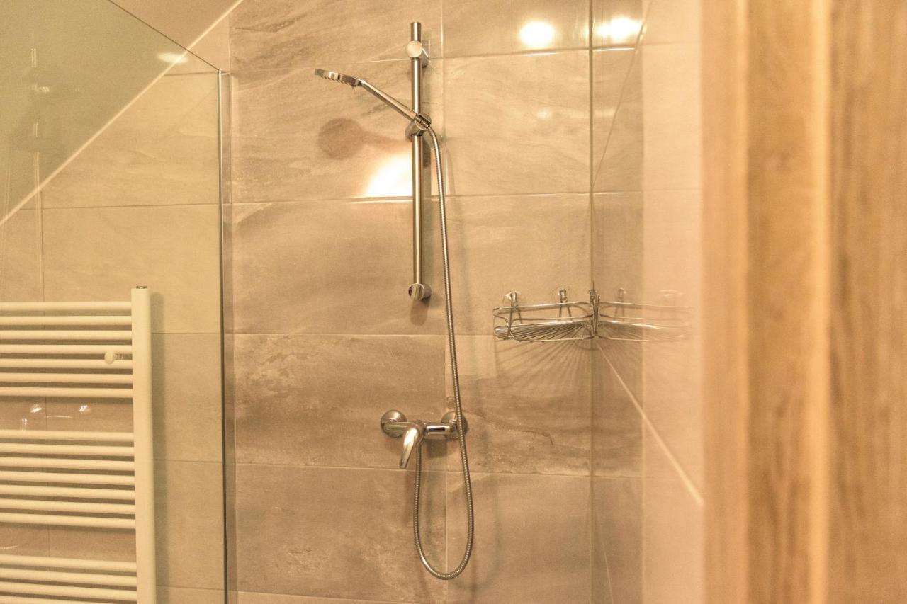 Apartmani Marijamagdalena Gračac エクステリア 写真
