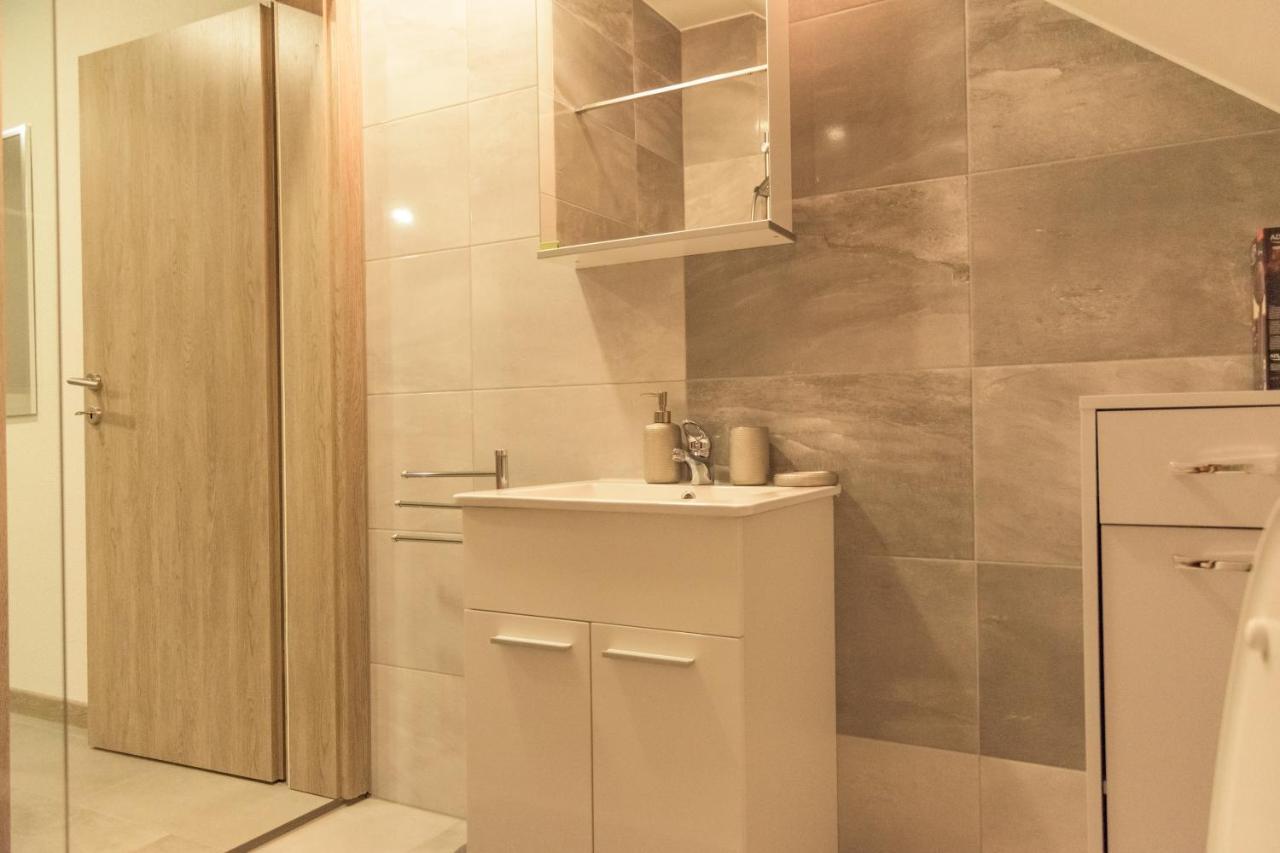 Apartmani Marijamagdalena Gračac エクステリア 写真