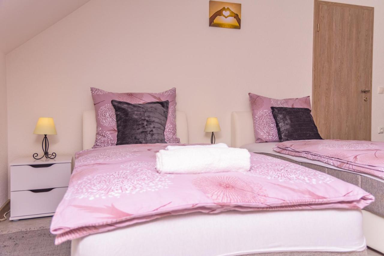 Apartmani Marijamagdalena Gračac エクステリア 写真