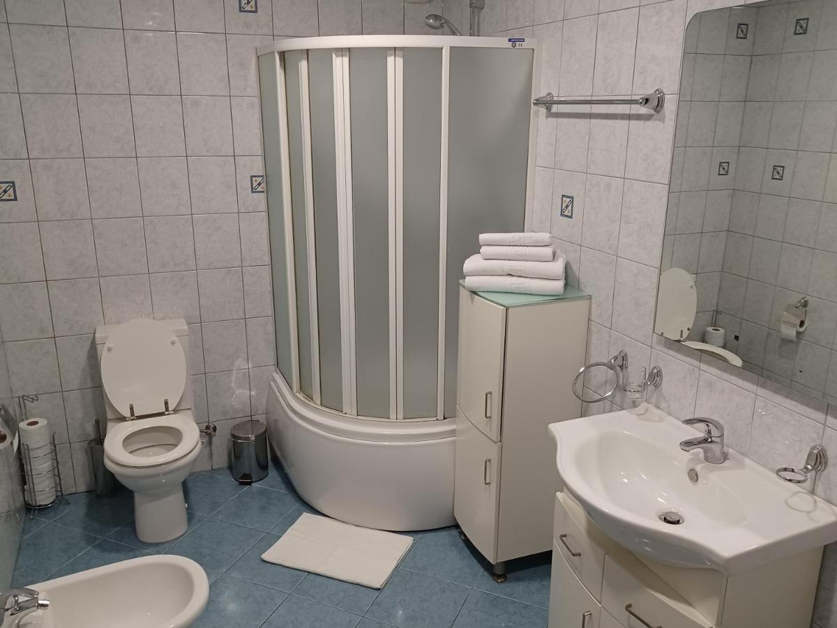 Apartmani Marijamagdalena Gračac エクステリア 写真