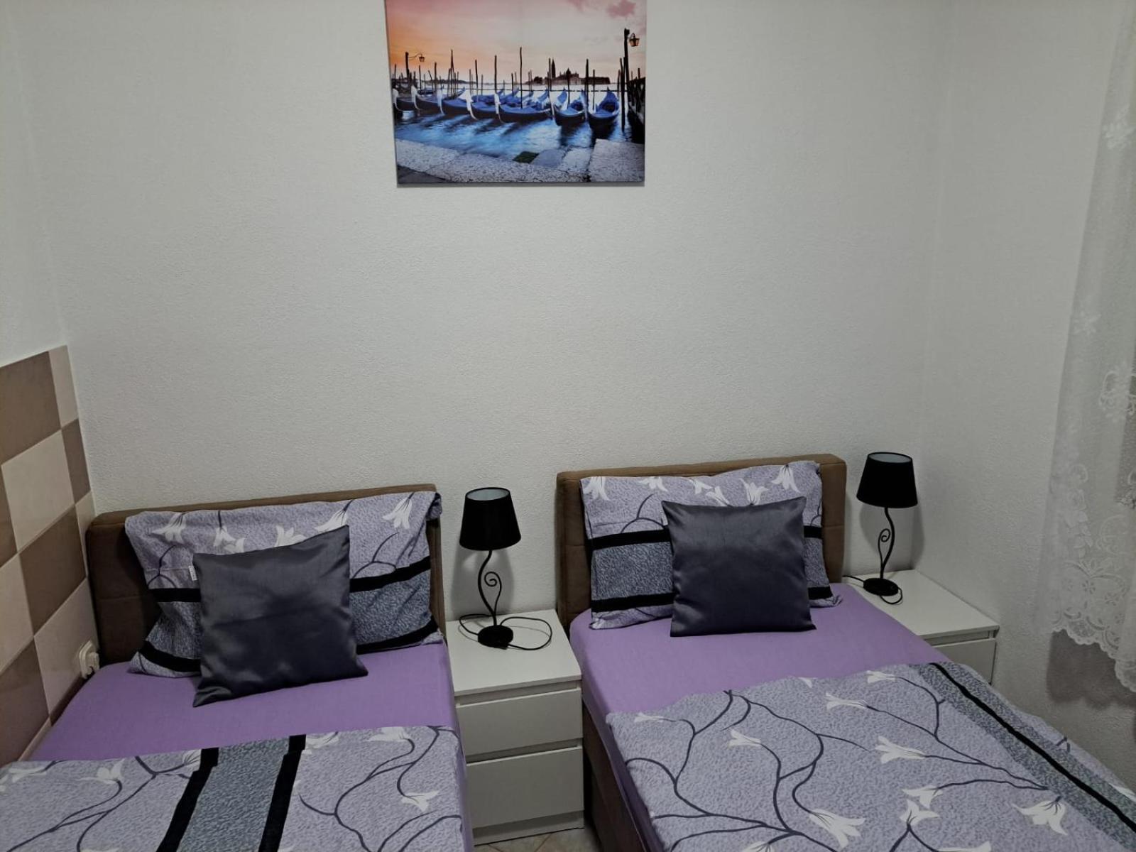Apartmani Marijamagdalena Gračac エクステリア 写真