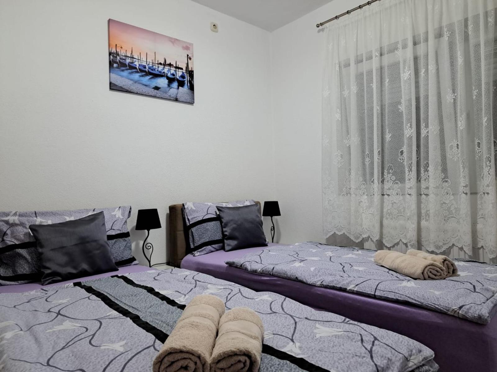 Apartmani Marijamagdalena Gračac エクステリア 写真